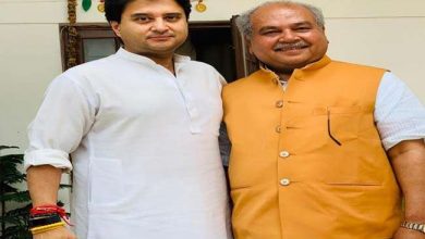 Photo of कमलनाथ ने आज मध्य प्रदेश के CM पद से इस्तीफा देने के बाद तोमर से मिले सिंधिया