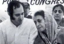 बेटे संजय गांधी के साथ तत्कालीन प्रधानमंत्री इंदिरा गांधी