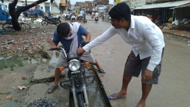 Photo of बनारस में  सड़कों की दुर्दशा से लोग परेशान