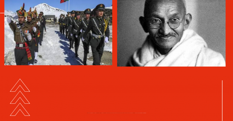 भारत चीन सीमा पर फ़ौज और गांधी के चित्र