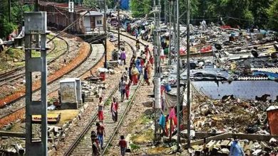 Photo of नहीं हटेंगी रेल पटरी के किनारे की 48 हजार झुग्गियाँ