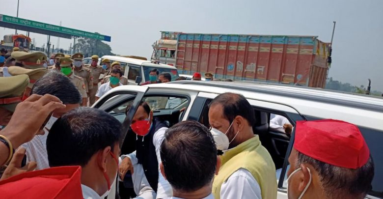 समाजवादी पार्टी नेताओं को पुलिस ने रोका