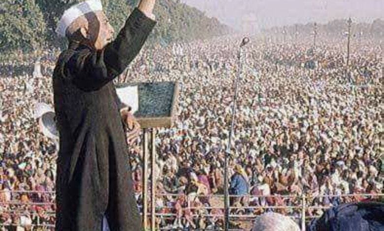 Chaudhari Charan Singh addressing huge rally