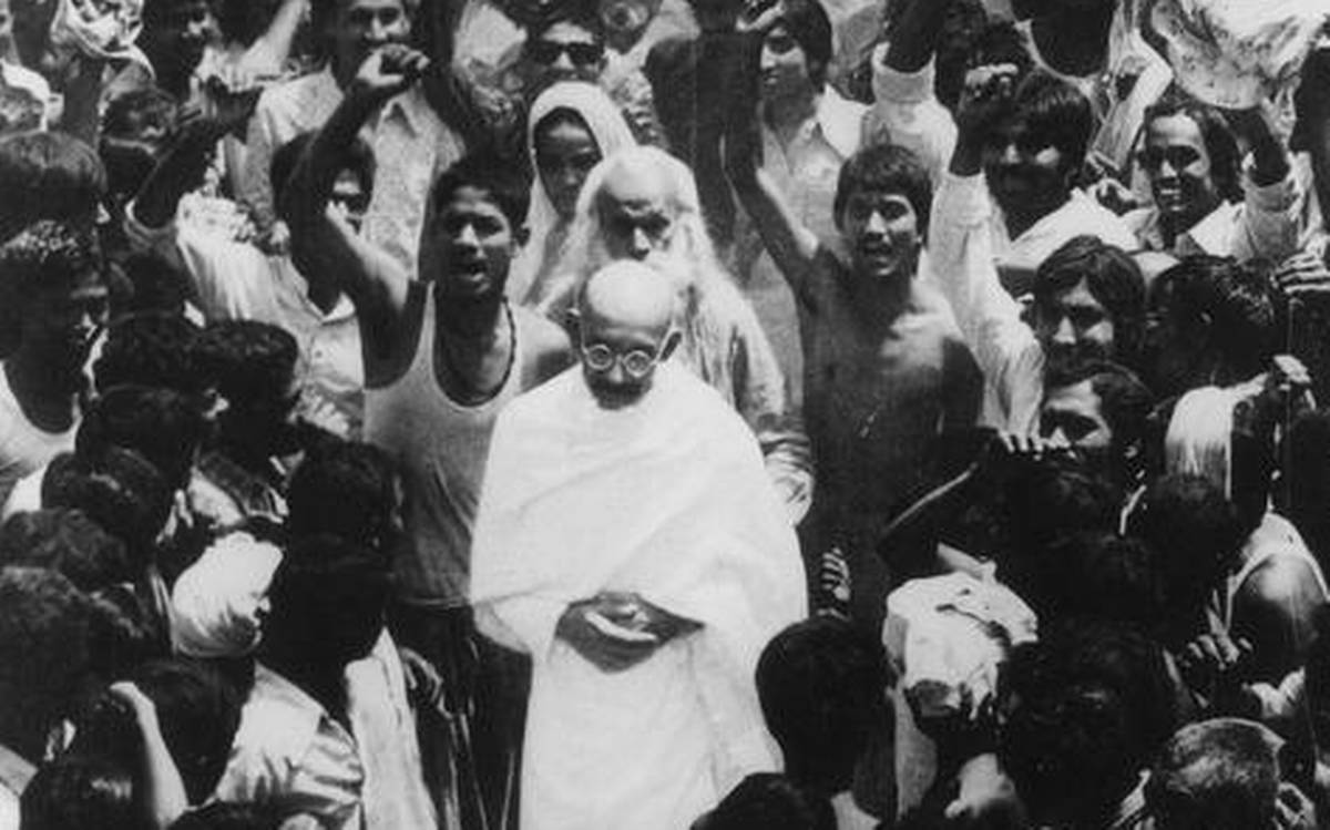 महात्मा गांधी के विचार और कार्य : बहुआयामी व्यक्तित्व