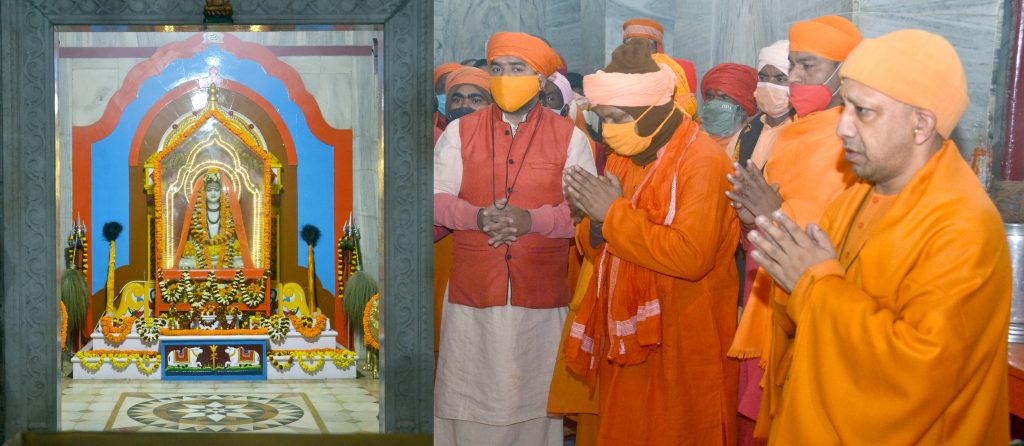 हिंदुत्व का नया चेहरा मुख्यमंत्री योगी आदित्यनाथ गोरखनाथ मंदिर में 