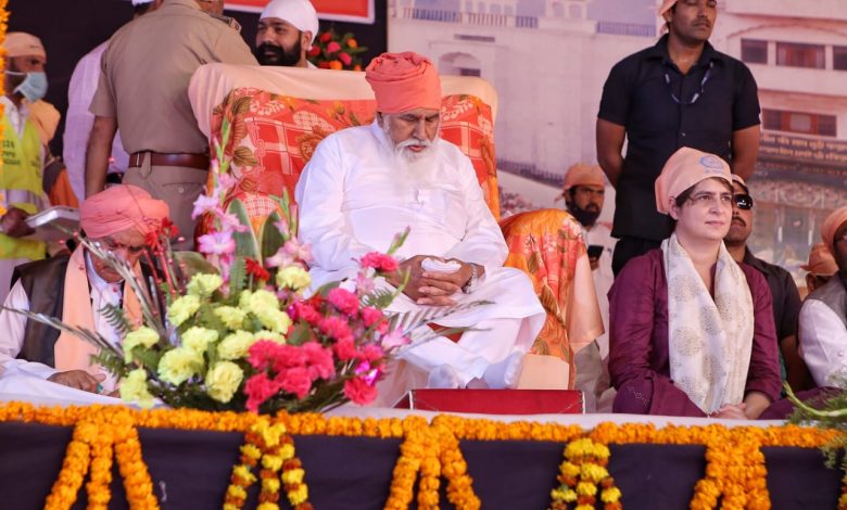 प्रियंका गांधी पहुंची संत रविदास जन्मस्थली