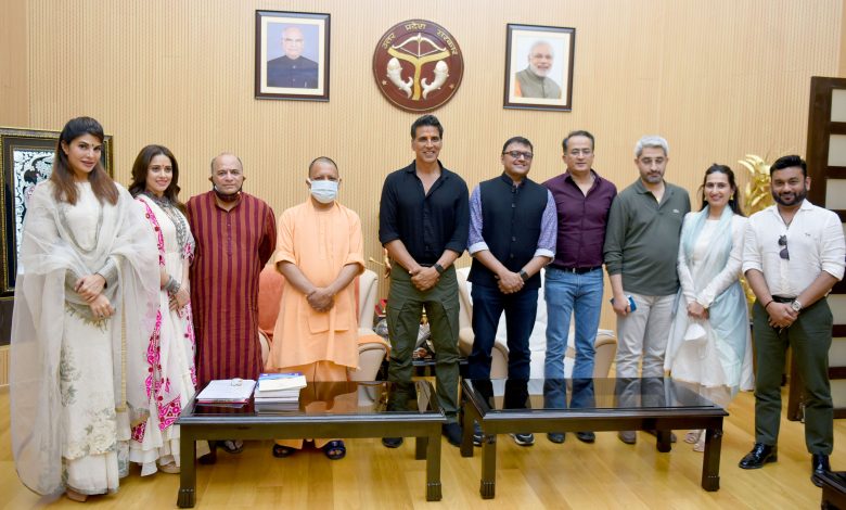 फिल्म अभिनेता एवं निर्माता श्री अक्षय कुमार ने मुख्यमंत्री योगी आदित्यनाथ से भेंट की
