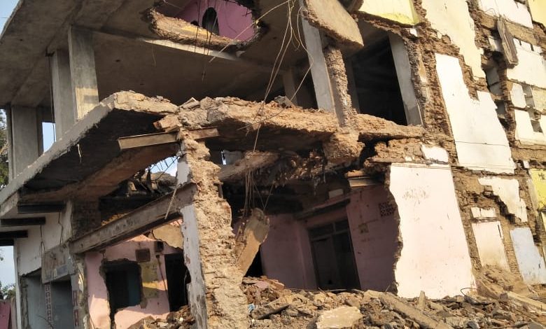 बनारस के लहौरी टोला में ध्वस्त इमारतें