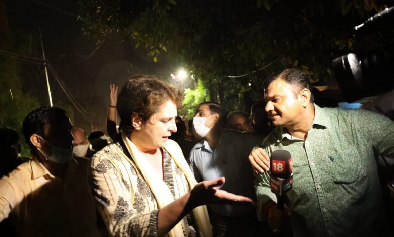 प्रियंका गांधी को लखीमपुर खीरी जाने से रोका