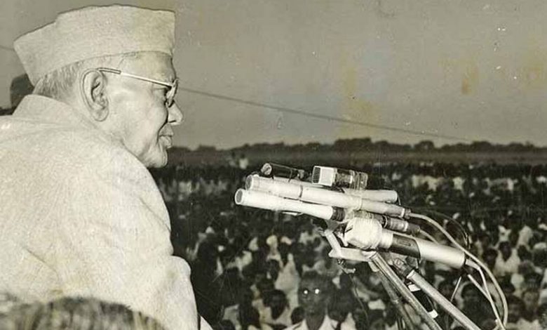 मोरारजी भाई ने कहा कि जेपी मसीहा बनना चाहते हैं