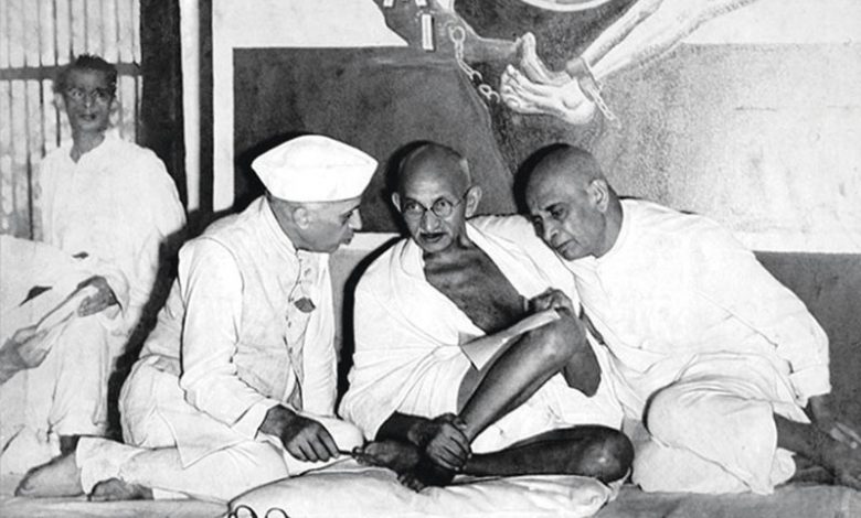 नेहरू गांधी और सरदार पटेल का चित्र