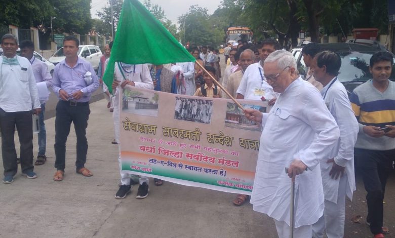 Ramchandra Rahi flagging off the Yatra