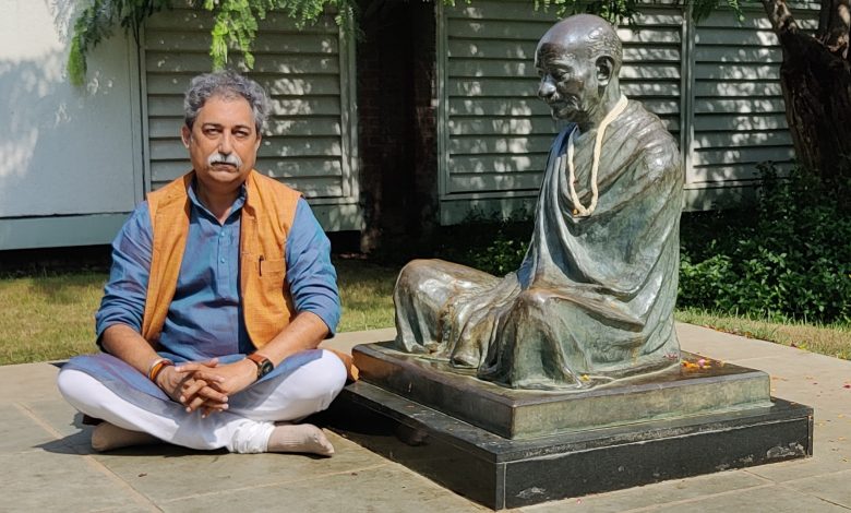 सत्याग्रह आश्रम जाने से रोकने को हिरासत में रखे गए वरिष्ठ पत्रकार