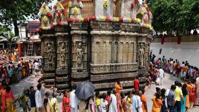 Photo of असम के कामाख्या देवी मंदिर की महिमा से ब्रह्मपुत्र नदी का पानी हो जाता है लाल