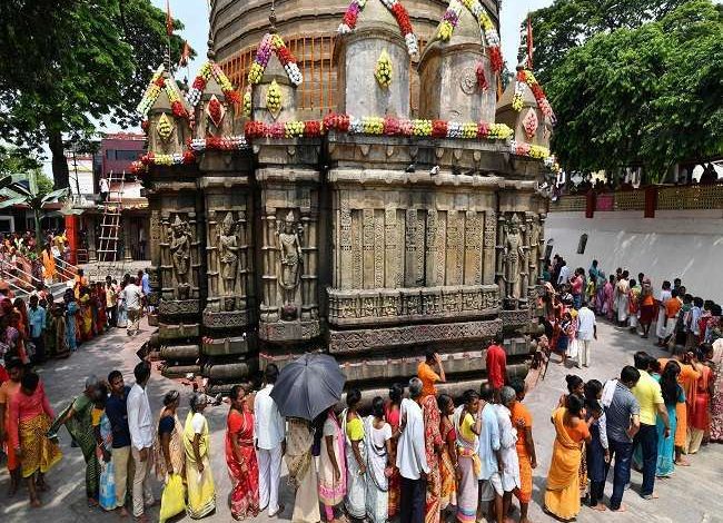 असम के कामाख्या देवी मंदिर की महिमा से ब्रह्मपुत्र नदी का पानी हो जाता है लाल