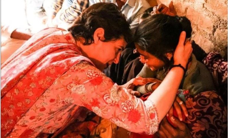 मां पीताम्बरा शक्तिपीठ पहुंचीं प्रियंका, बुंदेलखंड जाकर पीड़ित किसान परिवारों का दुख साझा किया