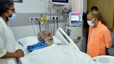 Photo of मुख्यमंत्री योगी महंत नृत्य गोपाल दास को अस्पताल देखने  गए