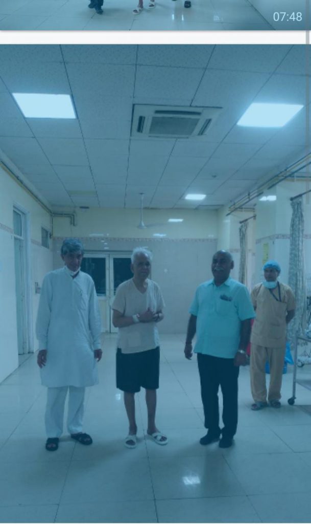 श्री अजय पांडे जी कल सुबह भाई जी के साथ अस्पताल में आई सी यू गैलरी में। अत्यंत दुखद  कि भाई जी हम सब के बीच नहीं  रहे।