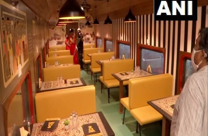 सेंट्रल रेलवे ने मुंबई में रेल के पुराने कोच को रेस्तरां में बदला
