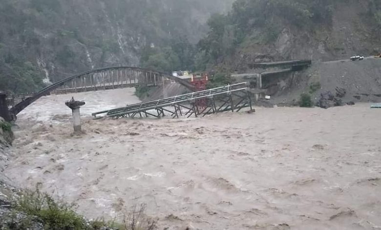 उत्तराखंड विशेष : ब्रेक लगाइए, अगले मोड़ पर प्रलय इंतज़ार कर रहा है