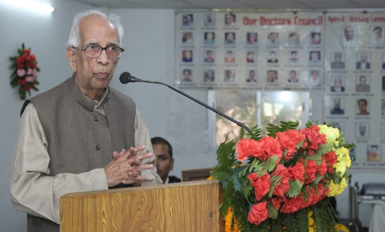 हर वार्ड में होना चाहिए एक्यूप्रेशर उपचार केन्द्र : पं. केशरीनाथ त्रिपाठी