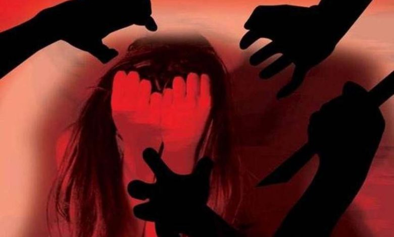 मथुरा में गैंगरेप पीड़िता के जहर खाने से पूरा प्रदेश स्तब्ध, पुलिस की गिरफ्त में मुख्य आरोपी