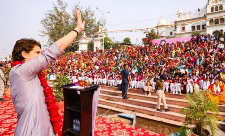 चित्रकूट में लड़की हूं लड़ सकती हूं संवाद में प्रियंका गांधी ने महिलाओं से एकजुट होकर राजनीति में आने को कहा