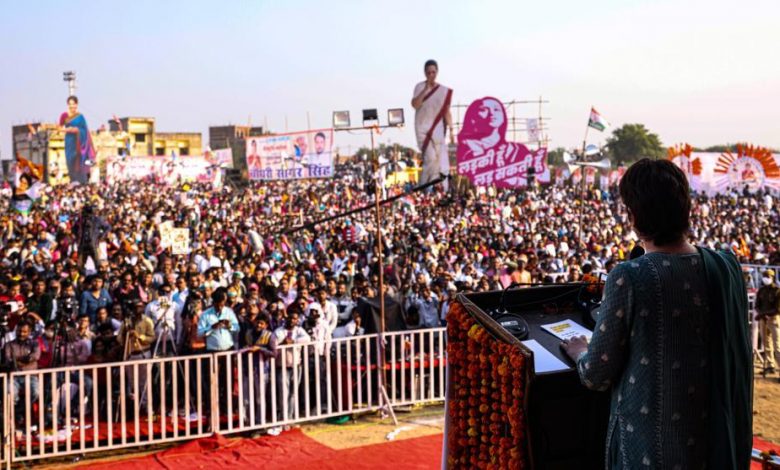 कांग्रेस महासचिव प्रियंका गांधी ने महोबा में प्रतिज्ञा रैली को किया संबोधित