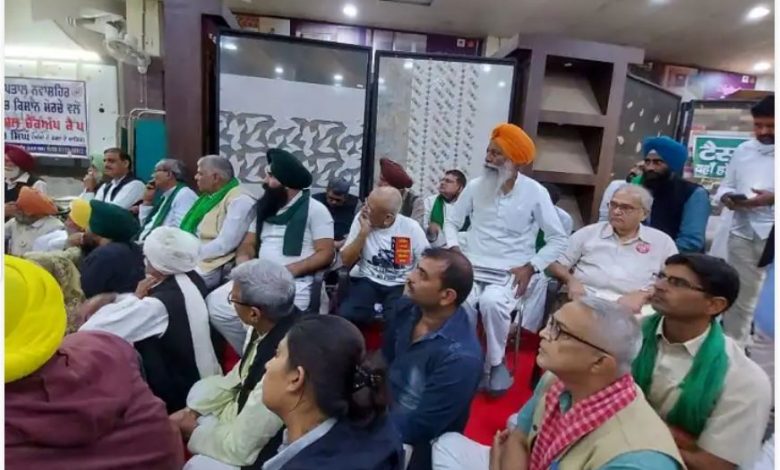 पीएम मोदी के तीनों कृषि कानूनों की वापसी पर संयुक्त किसान मोर्चा ने क्या कहा, आइए जानें