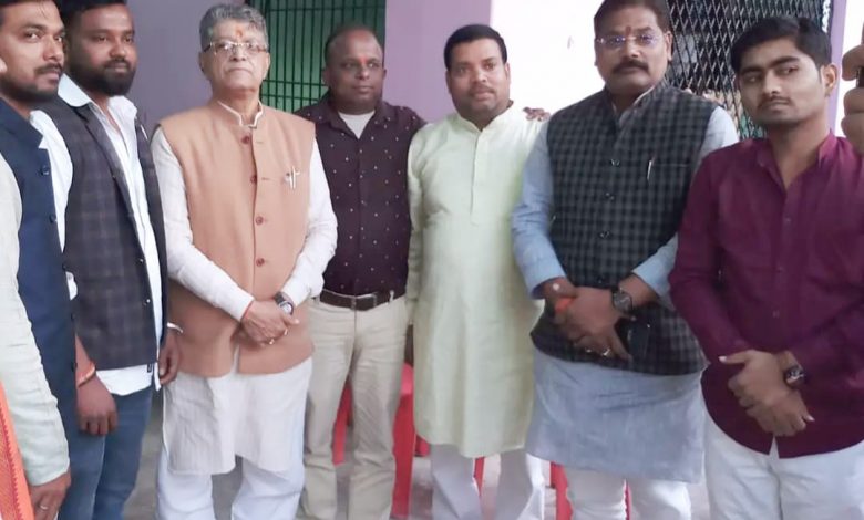 मिशन 2022 को पूरा करने अयोध्यावासियों के बीच पहुंचे विधायक वेद प्रकाश गुप्ता