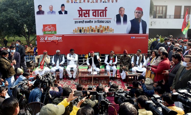 भाजपा बौखलायी है – अखिलेश यादव