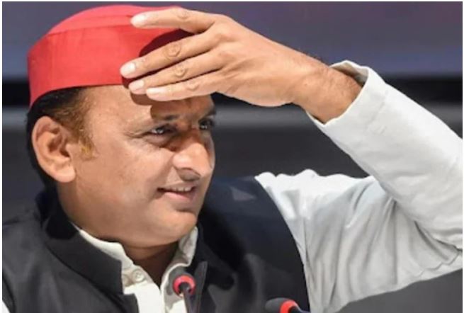 यूपी चुनाव में केंद्र में आई सपा की 'लाल टोपी', अब तक इसे लेकर किसने क्या कहा