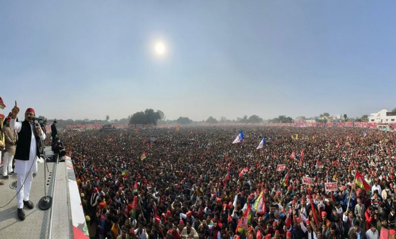 मैनपुरी से अखिलेश की विजय रथ यात्रा को मजबूती प्रदान करने के लिये उमड़ा जनसैलाब