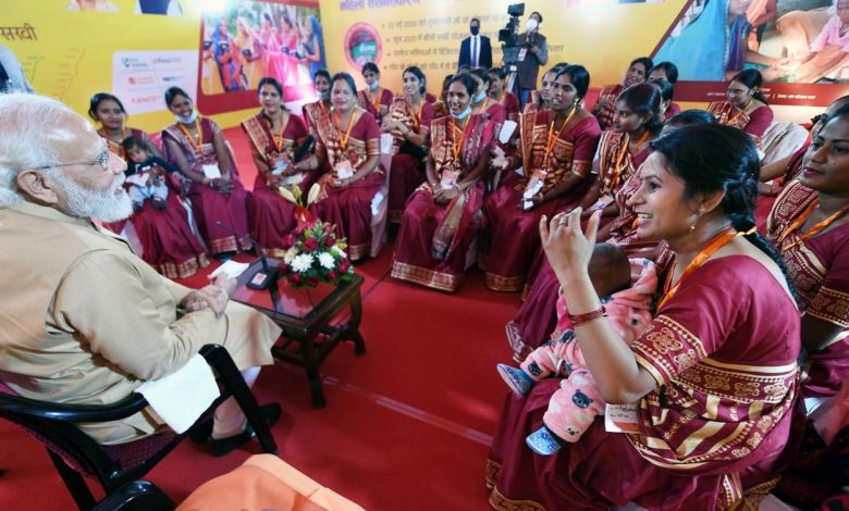 बोलती हैं तस्वीरें: संगमनगरी प्रयागराज में अलग अंदाज में दिखे मोदी