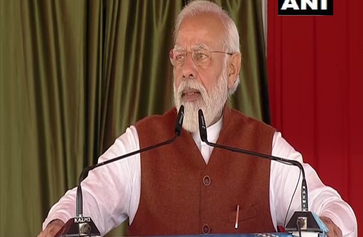 सरयू नहर परियोजना का लोकार्पण करने बलरामपुर पहुंचे पीएम मोदी ने अखिलेश पर कसा तंज, कहा- इसका फीता भी बचपन में उन्होंने ही काटा होगा