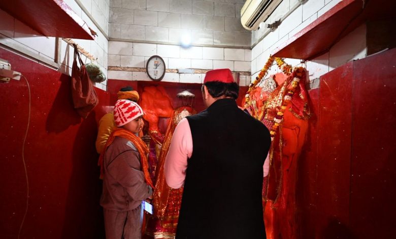 अखिलेश यादव ने बजरंग बली का आशीर्वाद लिया और रायबरेली से की 'समाजवादी विजय यात्रा' के 7वें चरण की शुरुआत