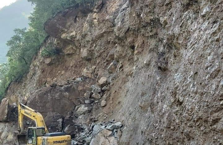 उत्तराखंड में चुनावी मौसम के बीच वादों और मुद्दों को परखती एक रिपोर्ट