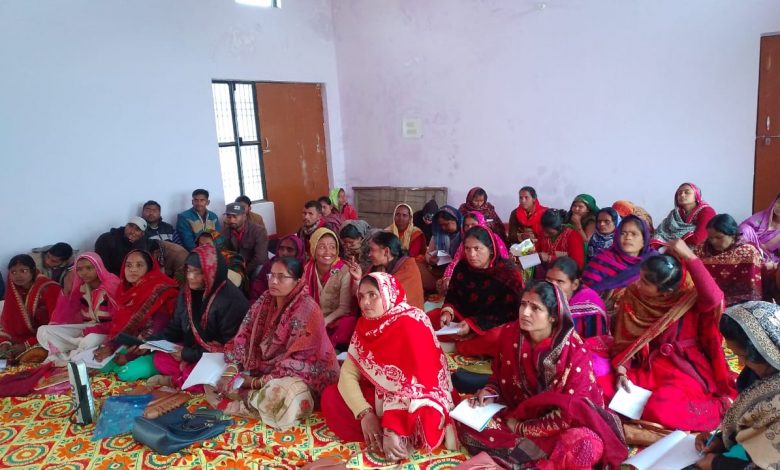 उपस्थित सभी महिलाएं