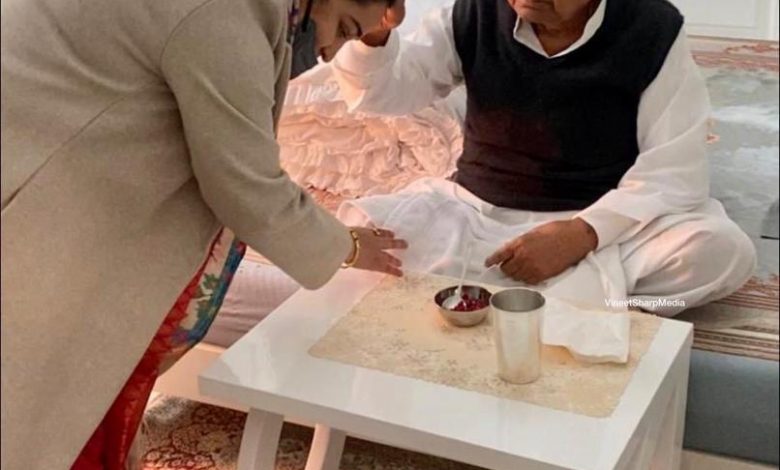 अपर्णा यादव ने घर लौटते ही लिया ससुर मुलायम सिंह का आशीर्वाद