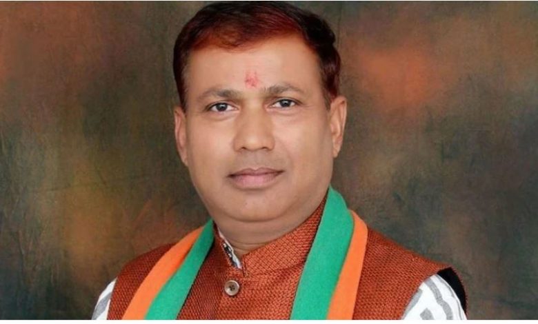 स्वामी प्रसाद मौर्य के एक और समर्थक डॉ.मुकेश वर्मा ने बीजेपी से दिया इस्तीफा