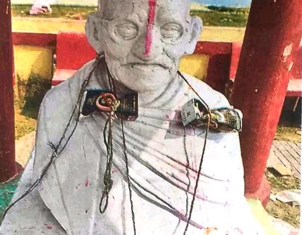 Desecration-of-Gandhi-Statue-at-Turkaulia