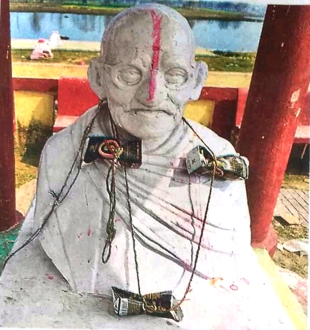 Desecration-of-Gandhi-Statue-at-Turkaulia