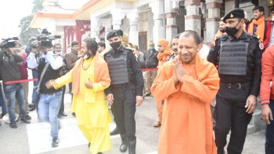Photo of Yogi Adityanath Nomination: गोरखनाथ मंदिर से दर्शन पूजन कर नामांकन को निकले योगी आदित्यनाथ
