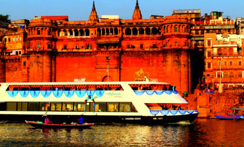 बनारस में बिक रहे हैं गंगा के घाट