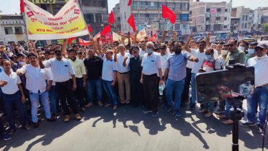 Photo of निजीकरण  के विरोध में बिजली कर्मचारियों व इंजीनियरों की  हड़ताल शुरू 