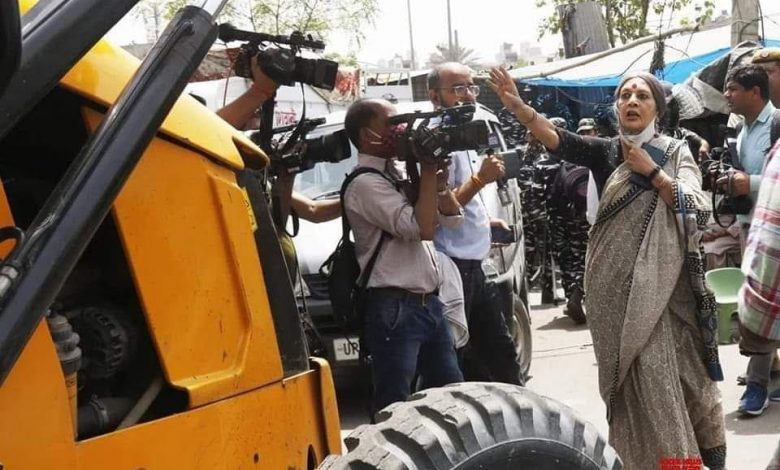 दिल्ली के जहाँगीरपुरी में बुलडोज़र