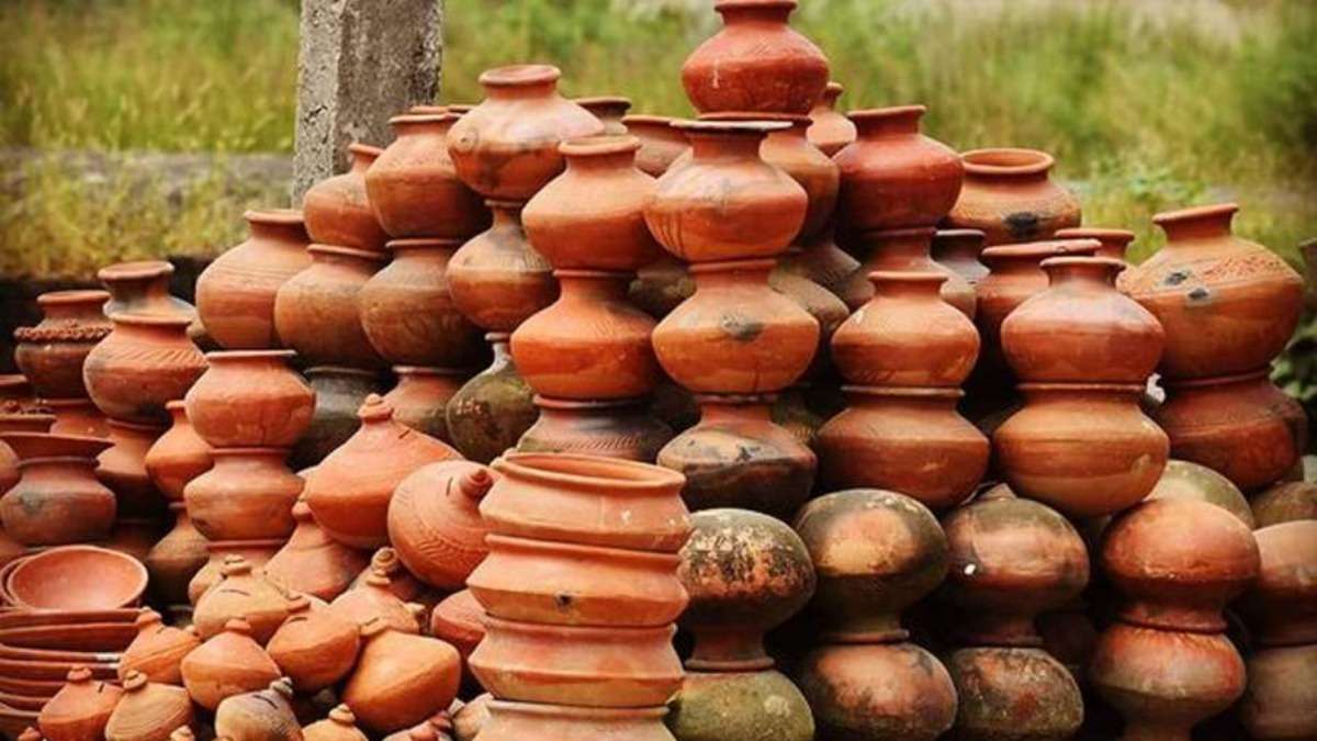 Clay pots instead of plastic