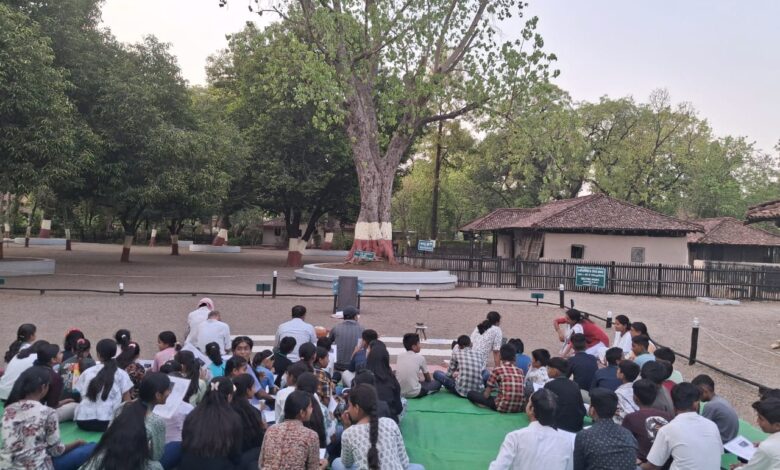 Kasturba Gandhi plantes trees in the campus .