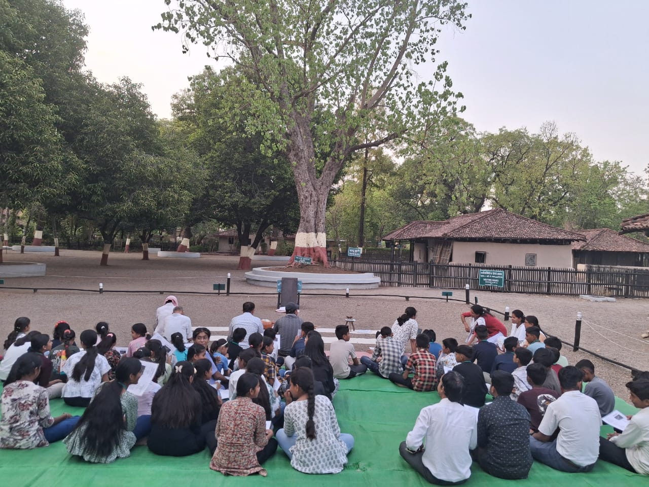 Kasturba Gandhi plantes trees in the campus .
