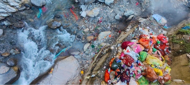यमुनोत्री में वस्त्रदान